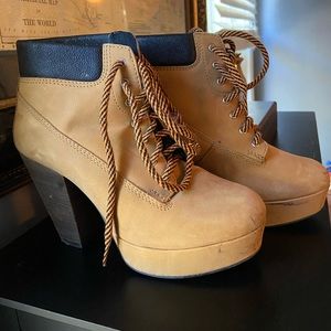 Steve Madden short boots size 8 Wheat color